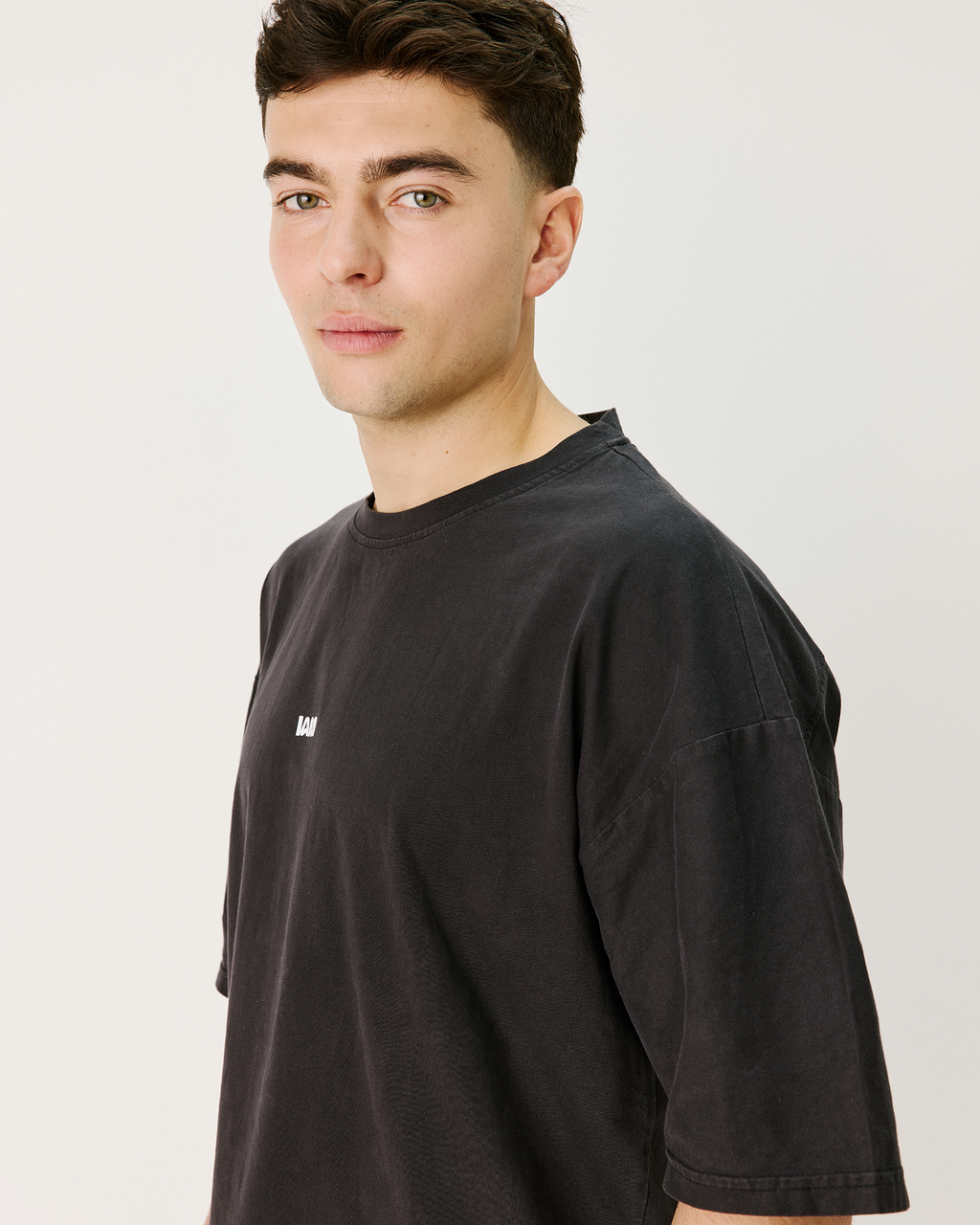 Aura tee