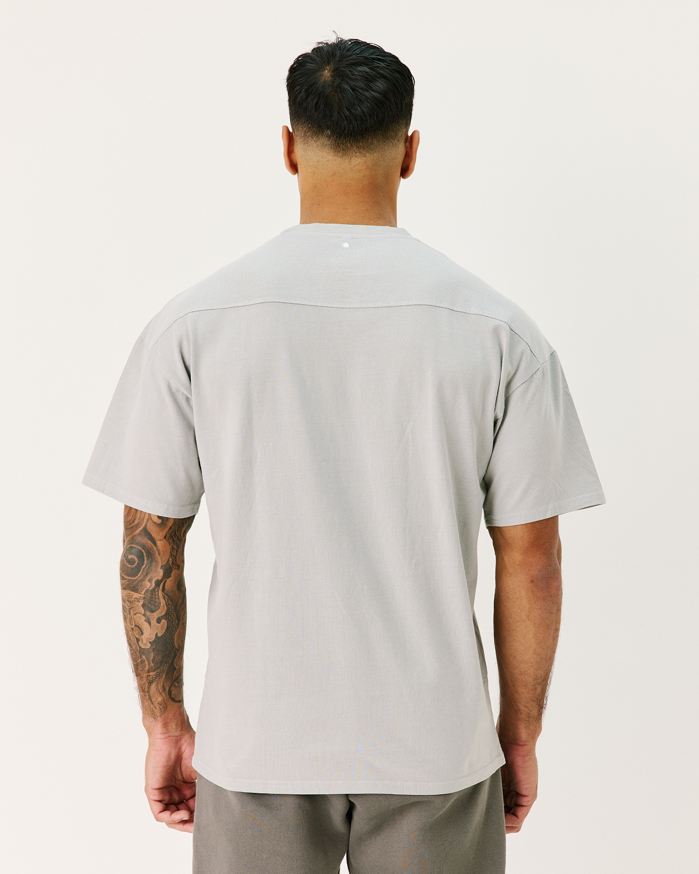 Aura tee