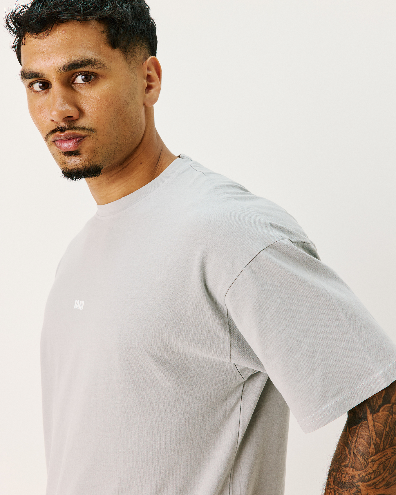 Aura tee